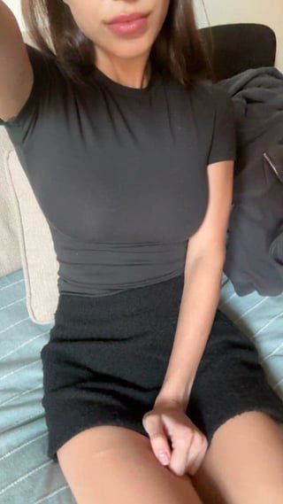 My shaved pussy is a magnet for true pussy eaters