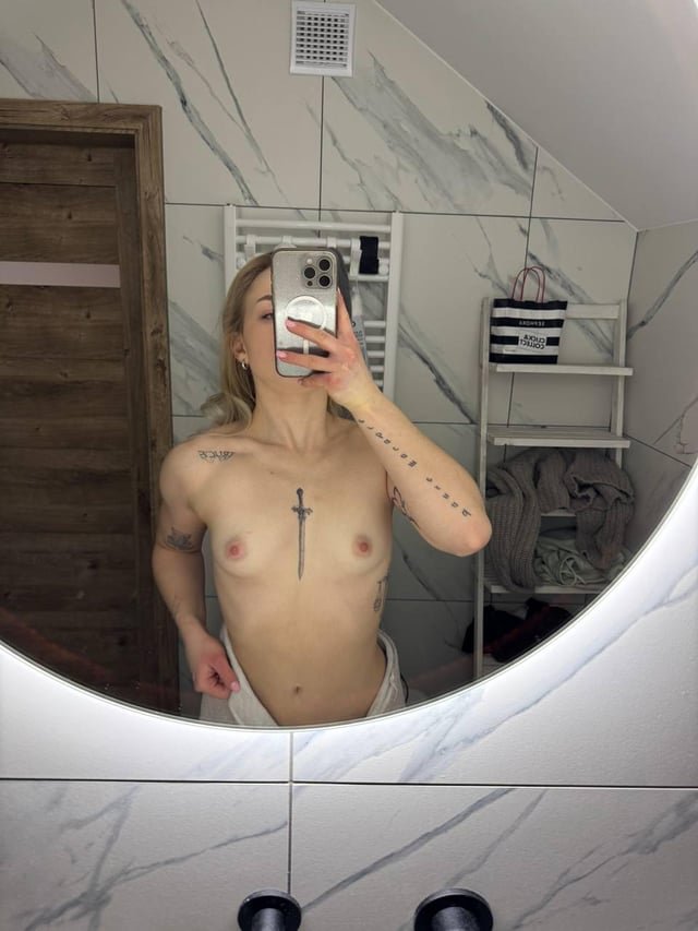 Finally turned 18 so you can see my bodyㅤㅤ