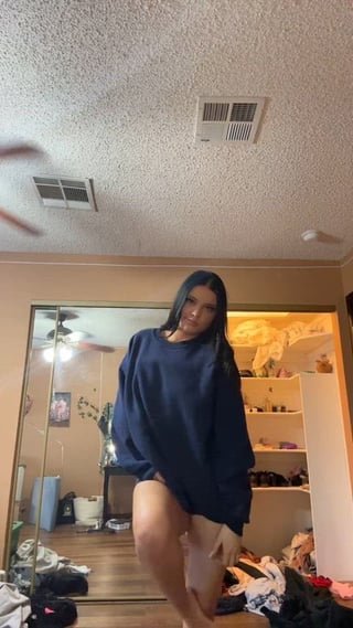 2006, 5"3, 110 lbs... would u cum to my nudes.... y or n