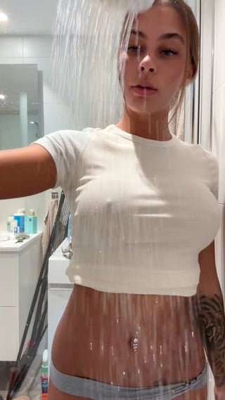 Having some fun in the shower | EroBang | Porn Photos Videos Nudes Leaks