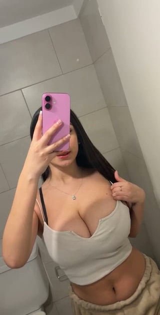 Giving 5 nude pics for married guys